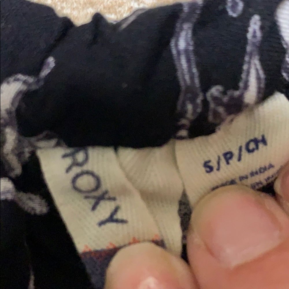 Roxy shorts - Picture 2 of 4